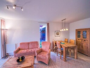 Apartment | Living room - Liebevoll Eingerichtetes Appartement (Rechlin)