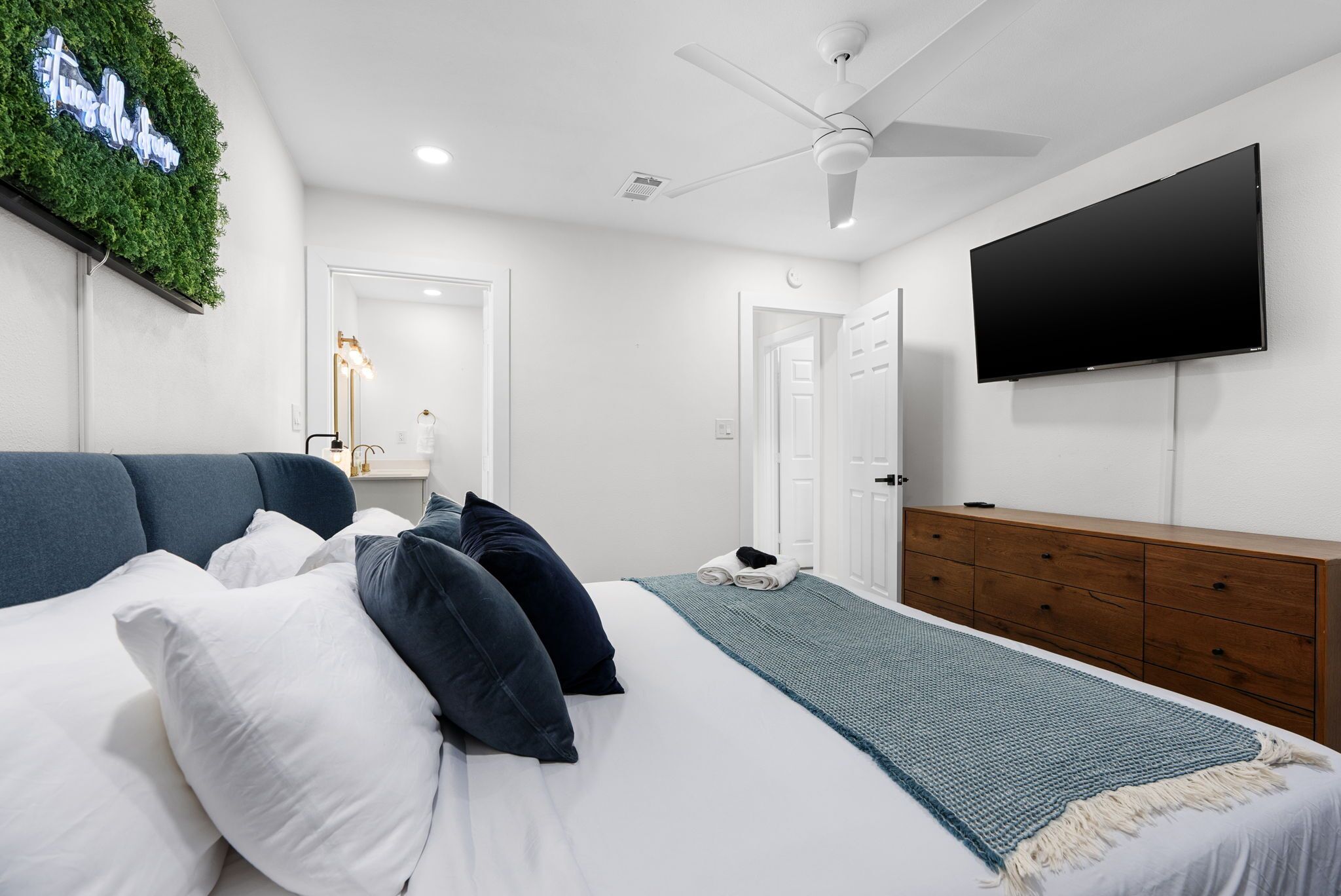 4 habitaciones, wifi gratis y ropa de cama 