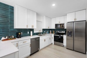 Electric kettle - Modern 4BR House 10mins to Downtown (Austin)