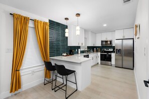 Electric kettle - Modern 4BR House 10mins to Downtown (Austin)