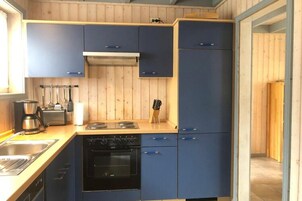 Tetera/pava eléctrica, tostadora, silla alta para bebés