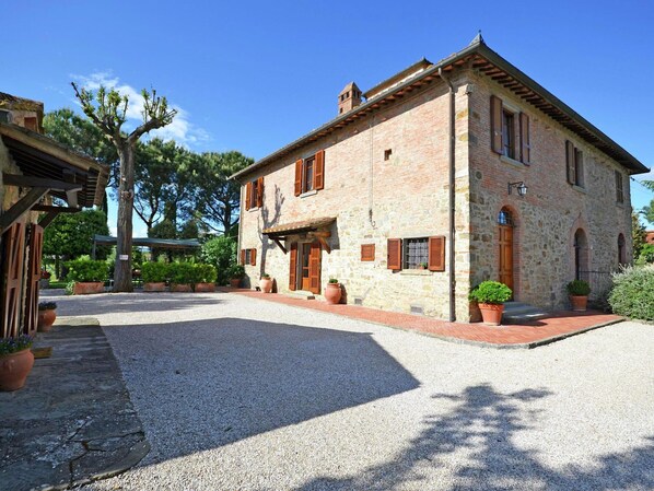 Villa | Exterior