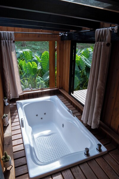 Haere Tonu Cabin with Hot Tub
