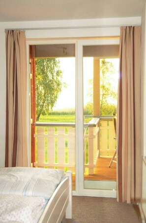 1 bedroom, individually furnished, bed sheets - Marina View Comfort Stay (Rechlin)