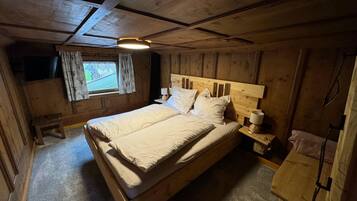 House | 3 bedrooms, individually furnished, bed sheets