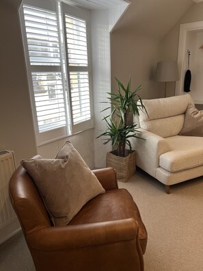 Desk, laptop workspace, free WiFi - NO. TEN GUESTHOUSE (Tain)