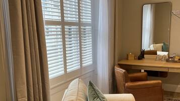 Superior Double Room, Ensuite | Desk, laptop workspace, free WiFi