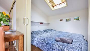 House | 2 bedrooms, individually furnished, bed sheets