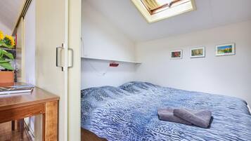 House | 2 bedrooms, individually furnished, bed sheets