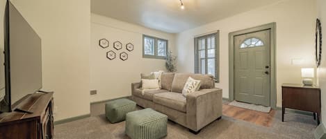 Smart TV, fireplace