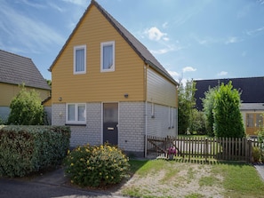 House | Exterior - Holiday Home in Quiet Dutch Park With Garden (Wemeldinge)