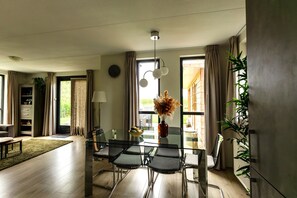 House | Dining - Cosy Holiday Home With Garden (Ewijk)