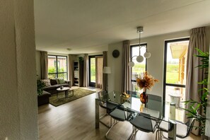 House | Living area - Cosy Holiday Home With Garden (Ewijk)