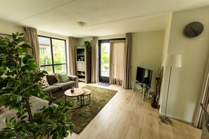 House | 3 bedrooms, individually furnished, bed sheets - Cosy Holiday Home With Garden (Ewijk)