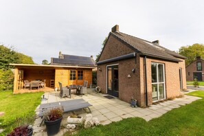 House | Exterior - Cosy Holiday Home With Garden (Ewijk)