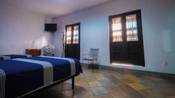 Habitación estándar, 2 camas matrimoniales | Escritorio, espacio para trabajar con laptop y wifi gratis