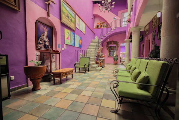 Téléviseur à écran plat de 35 po avec télévision par câble