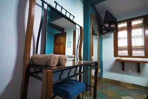 Chambre Standard double, 1 lit double | Bureau, espace de travail pour ordinateurs portables