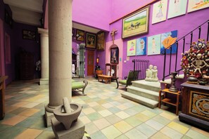35-inch flat-screen TV with cable channels - HOTEL POSADA DON MATIAS (Oaxaca)