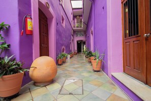 Téléviseur à écran plat de 35 po avec télévision par câble