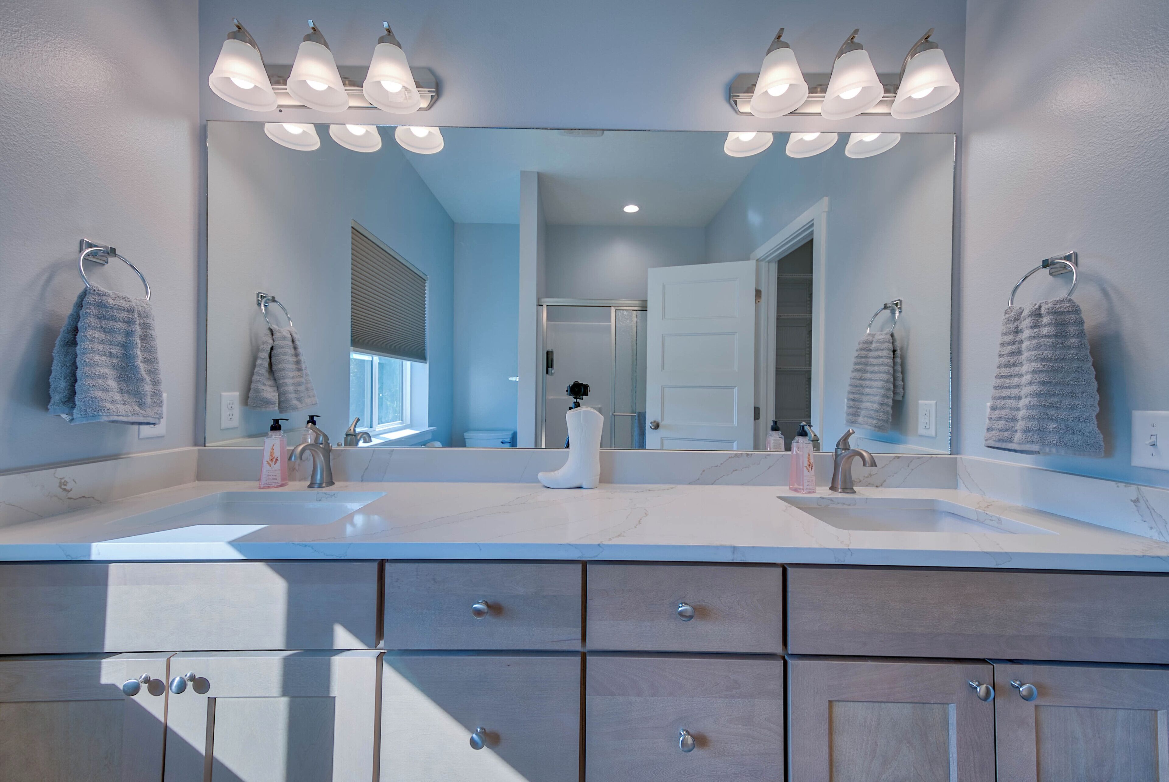 Doccia, asciugamani, sapone, shampoo