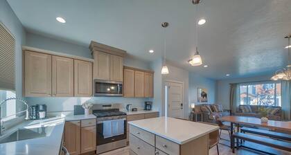 -:- Cowboy Casa -:- Modern New Construction - 3BR+