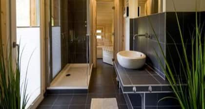 Amazing Chalet With hot tub