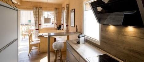 シャレー | 専用キッチン | ハイチェア