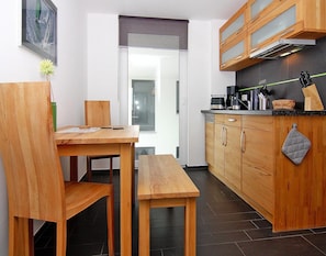Appartement | Privékeuken | Een kinderstoel