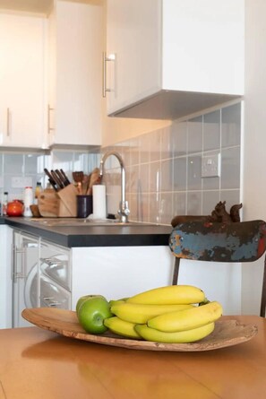 Lägenhet | Eget kök | Kylskåp, ugn, spishäll och vattenkokare