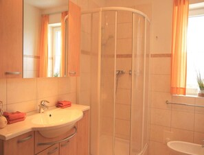 Apartment | Bathroom | Towels - Ferienwohnung im Ferienpark Mueritz (Rechlin)