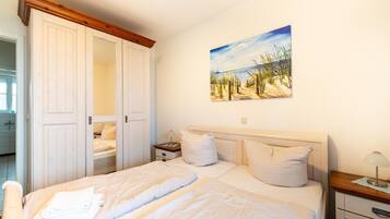 Apartment | 1 bedroom, individually furnished, bed sheets