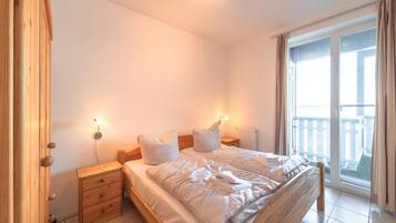 Apartment | 1 bedroom, individually furnished, bed sheets