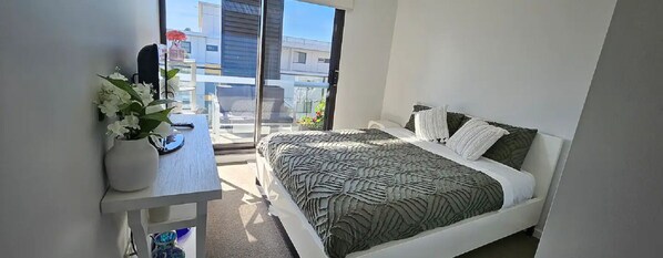 3 bedrooms, iron/ironing board, WiFi, bed sheets