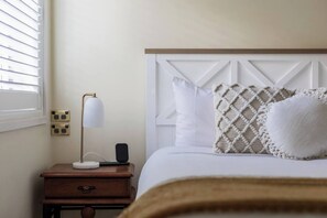 2 bedrooms, desk, iron/ironing board, WiFi