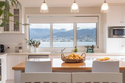 Derwent River Cottage Tranquil Waterfront Living