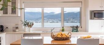 Derwent River Cottage Tranquil Waterfront Living