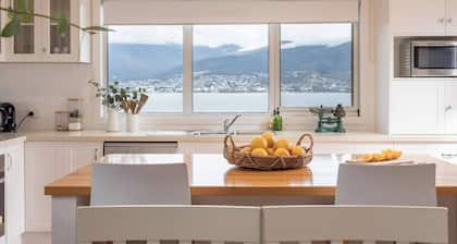 Derwent River Cottage Tranquil Waterfront Living