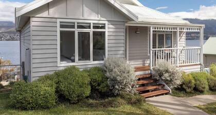Derwent River Cottage Tranquil Waterfront Living