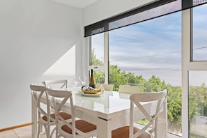 Dining - Syrrah Serenity Beachfront Bliss at Opossum Bay (Opossum Bay)