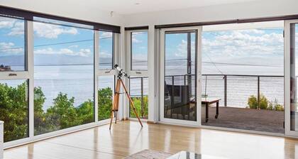 Syrrah Serenity Beachfront Bliss at Opossum Bay
