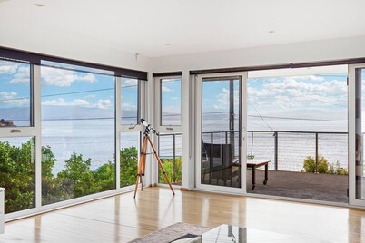 Syrrah Serenity Beachfront Bliss at Opossum Bay