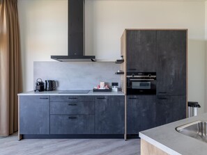 House | Private kitchen | Electric kettle - Holiday Home Sint-annaland Near Zeeland Beach (Sint-Annaland)