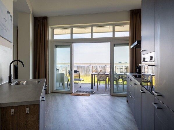 House | Private kitchen | Electric kettle - Holiday Home Sint-annaland Near Zeeland Beach (Sint-Annaland)