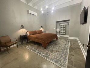 2 Schlafzimmer, Schreibtisch, Bügeleisen/Bügelbrett, Reisekinderbett