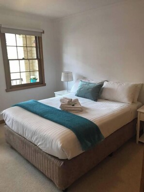 2 bedrooms, desk, travel cot, WiFi