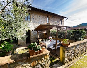 Cottage | Exterior - Spacious Cottage in Buti (Buti)