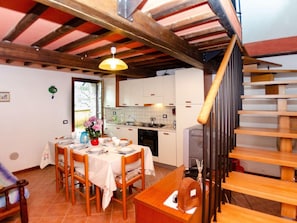 Cottage | Dining - Spacious Cottage in Buti (Buti)