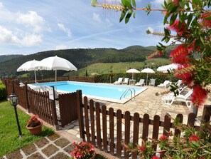 Pool - Spacious Cottage in Buti (Buti)