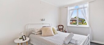 Scandi chic Riverside Hideaway Near Attractions